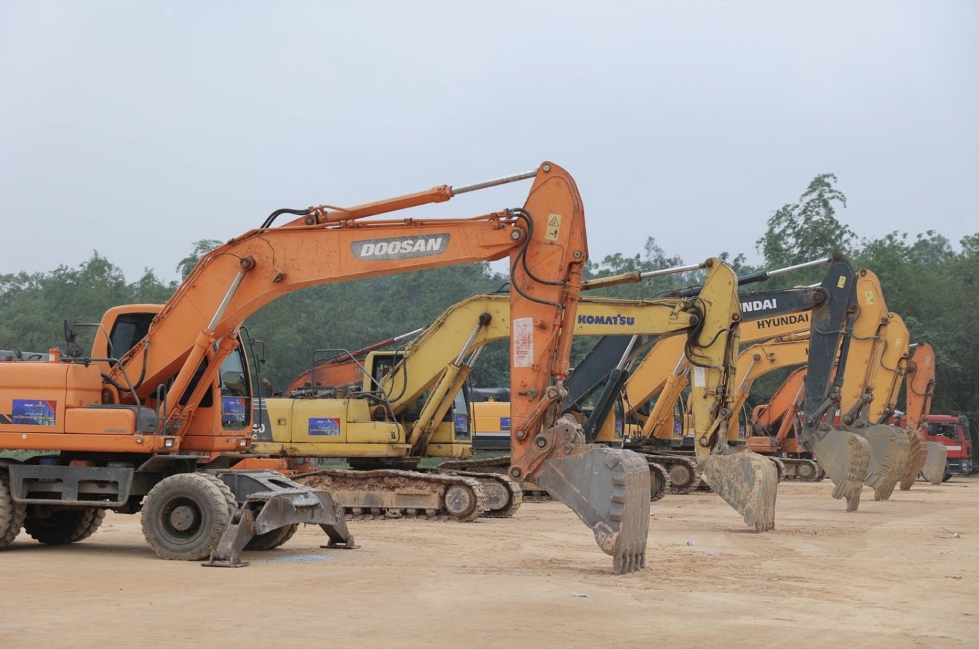 Máy móc thi công sau lễ khởi công KCN SHI IP Tam Dương